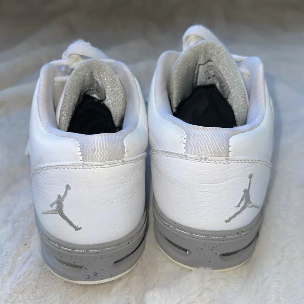 Jordan Classic Low Color White – Cement Size 7.5